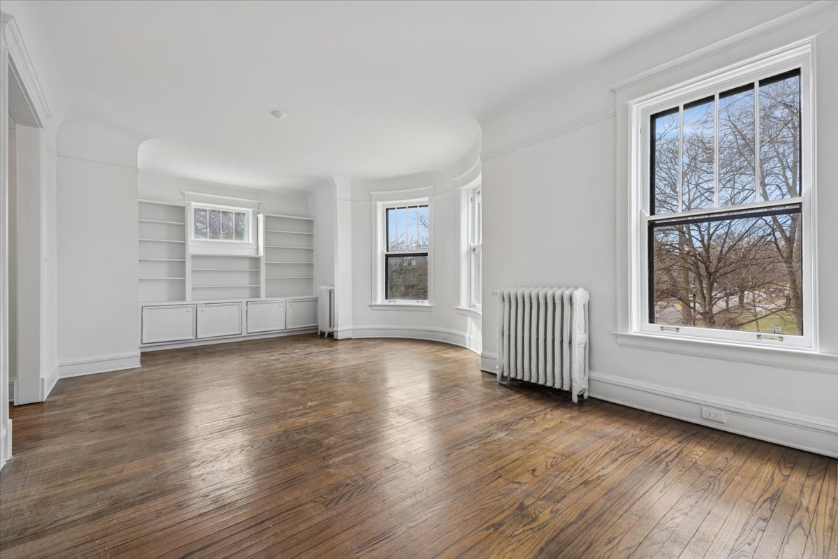 1201 Michigan Avenue, Unit 2 Evanston, IL 60202 - Photo 5 of 20 an empty room with wooden floor and windows