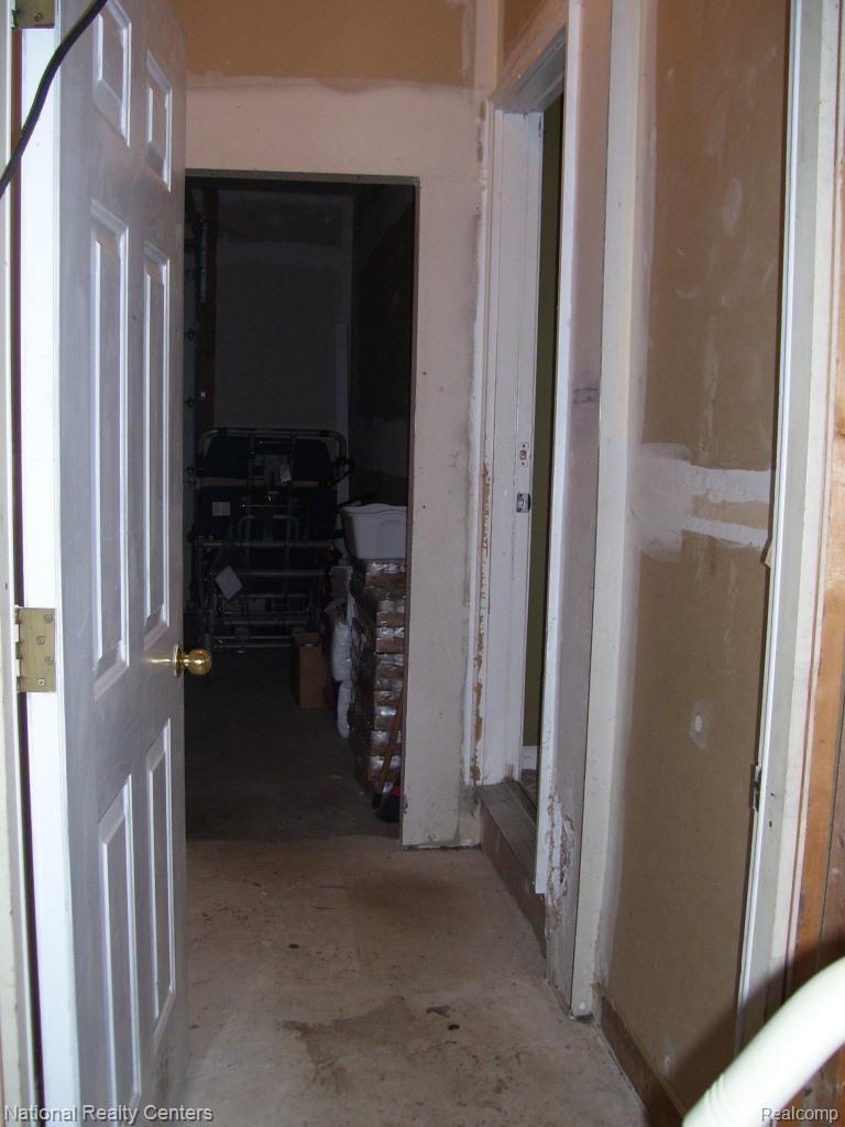 23600 Middlebelt Road Farmington, MI 48336 - Photo 27 of 34 100_7213.jpg