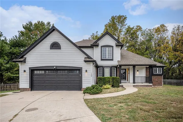 $429,000 | 130 Southeast Somerset Court, Lee's Summit, MO 64063