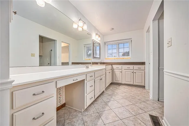 $429,000 | 130 Southeast Somerset Court, Lee's Summit, MO 64063