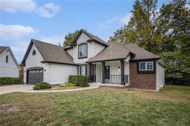 $429,000 | 130 Southeast Somerset Court, Lee's Summit, MO 64063