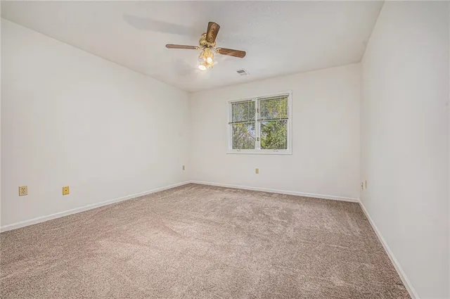 $429,000 | 130 Southeast Somerset Court, Lee's Summit, MO 64063