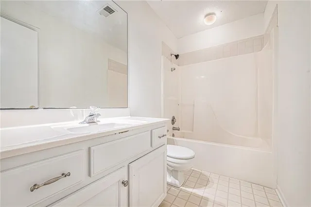 $429,000 | 130 Southeast Somerset Court, Lee's Summit, MO 64063