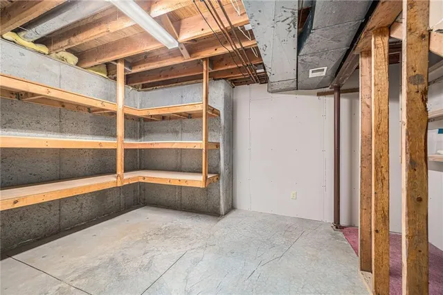 $429,000 | 130 Southeast Somerset Court, Lee's Summit, MO 64063