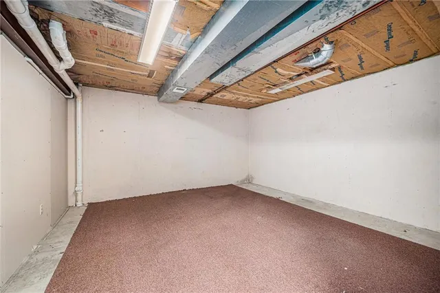 $429,000 | 130 Southeast Somerset Court, Lee's Summit, MO 64063