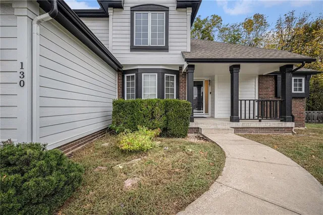 $429,000 | 130 Southeast Somerset Court, Lee's Summit, MO 64063
