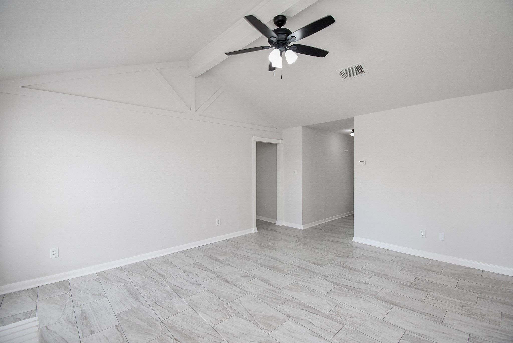 9527 Kingsvalley Drive Houston, TX 77075 - Photo 12 of 45 a view of an empty room