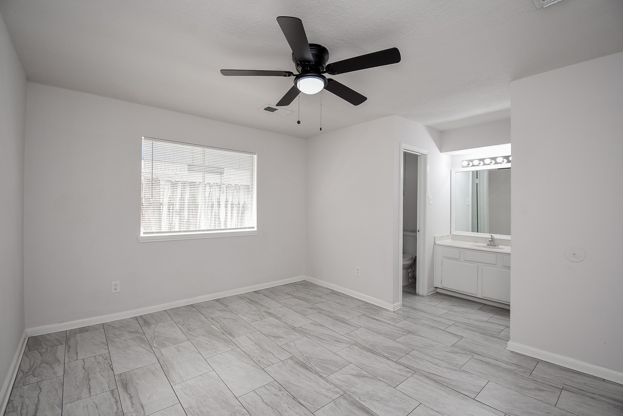 9527 Kingsvalley Drive Houston, TX 77075 - Photo 23 of 45 a view of an empty room with a window