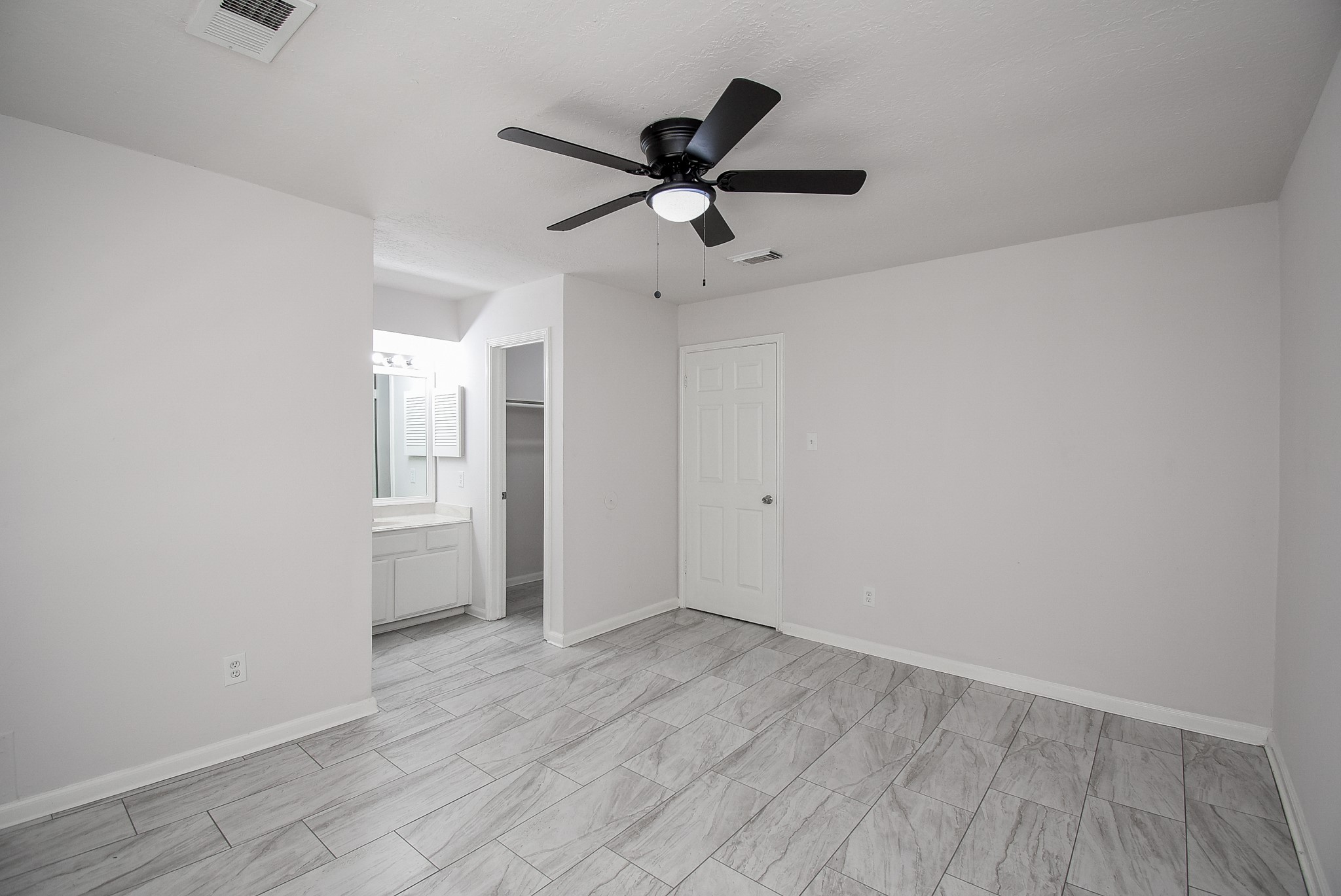 9527 Kingsvalley Drive Houston, TX 77075 - Photo 25 of 45 a view of empty room with wooden floor and ceiling fan