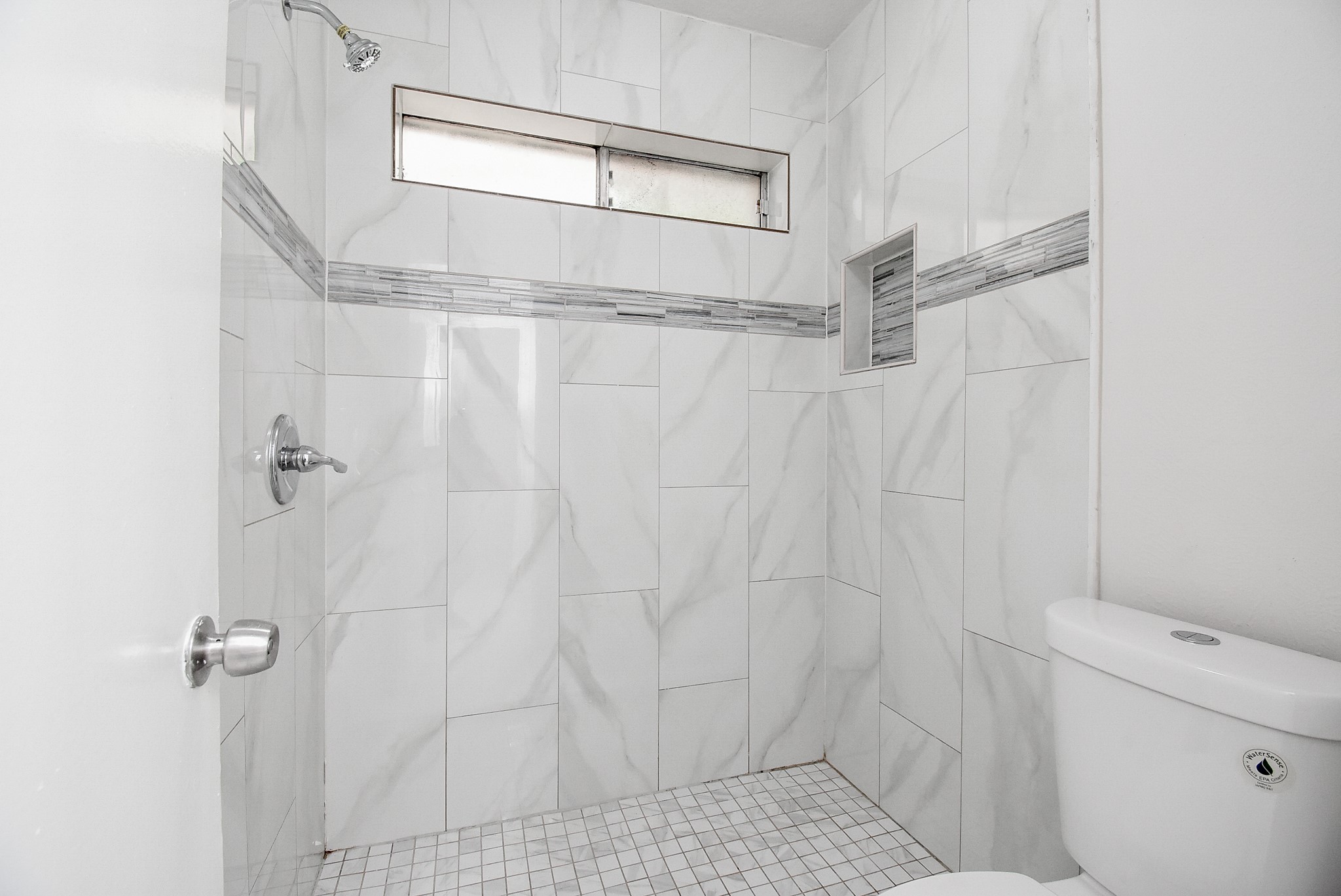 9527 Kingsvalley Drive Houston, TX 77075 - Photo 27 of 45 a bathroom with a shower