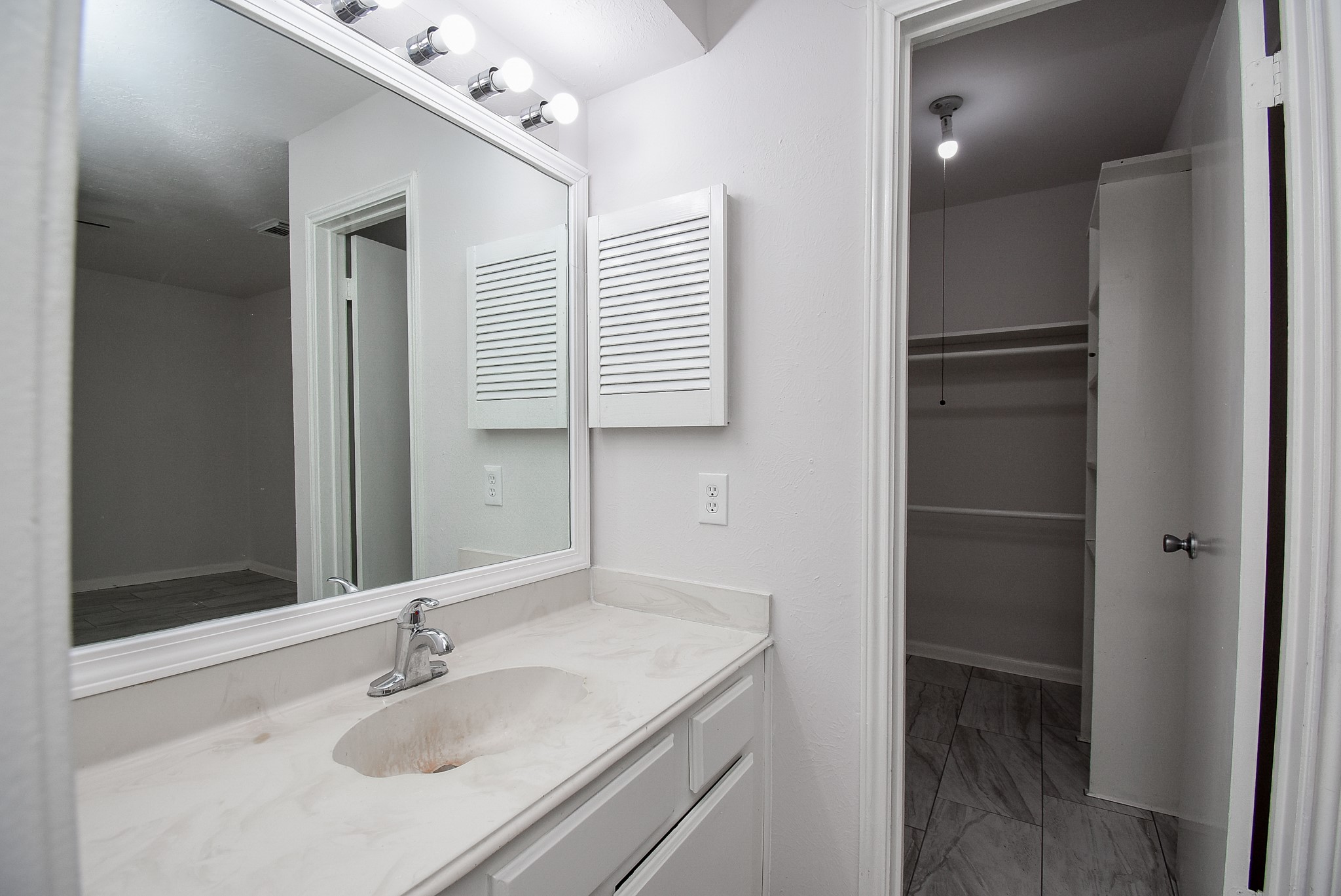 9527 Kingsvalley Drive Houston, TX 77075 - Photo 28 of 45 a bathroom with a sink and a mirror