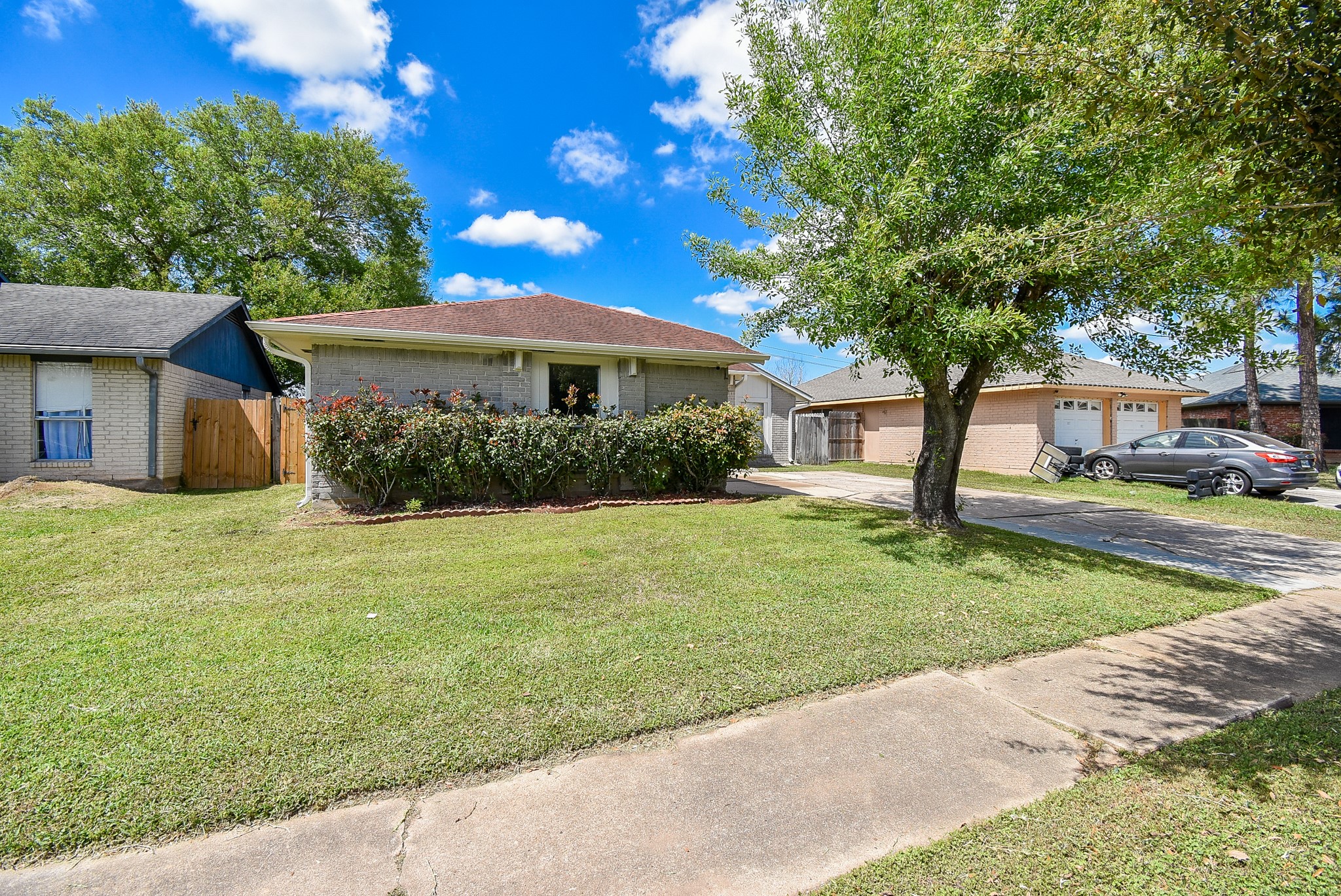 9527 Kingsvalley Drive Houston, TX 77075 - Photo 3 of 45 a house view with a garden space