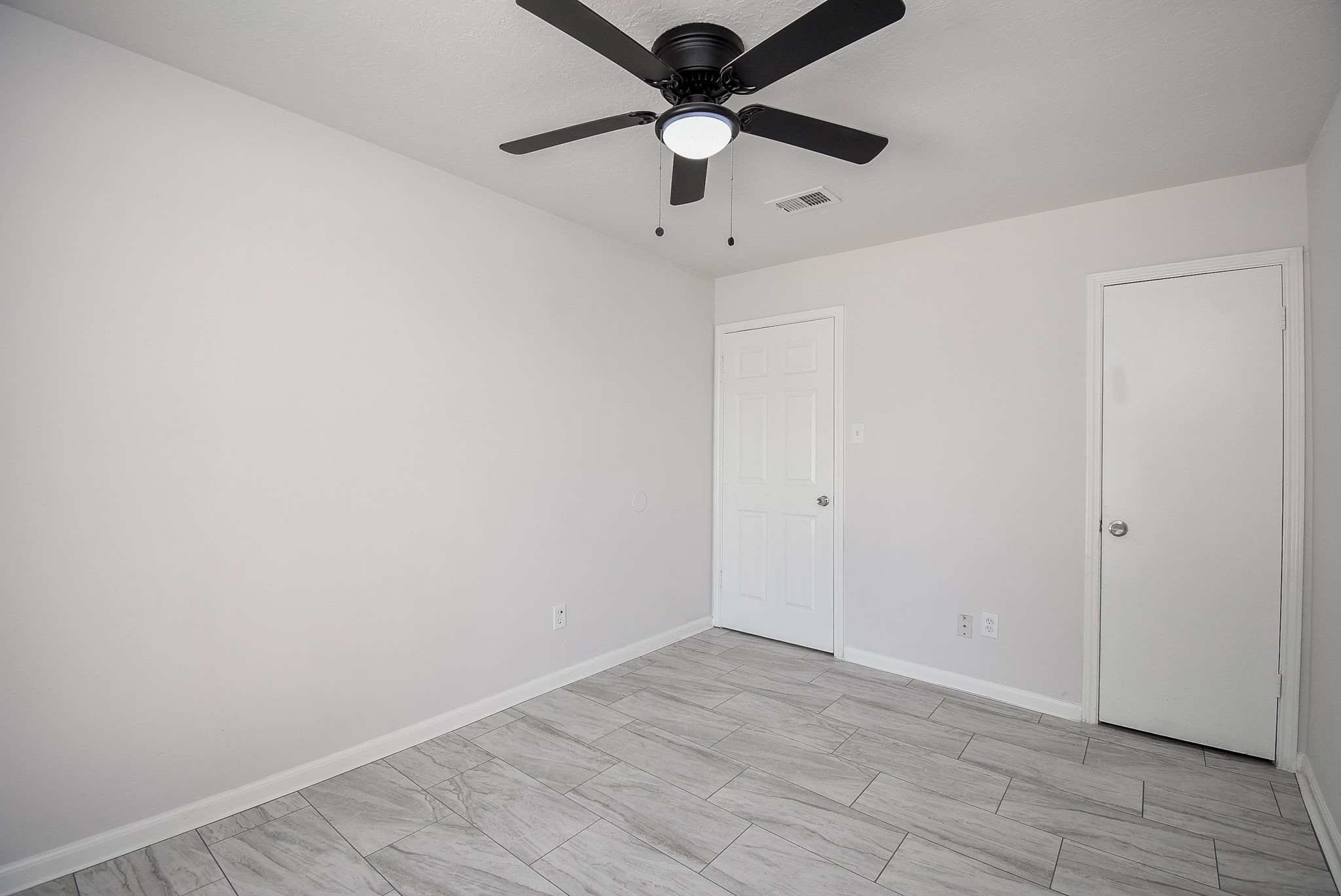 9527 Kingsvalley Drive Houston, TX 77075 - Photo 33 of 45 a view of an empty room