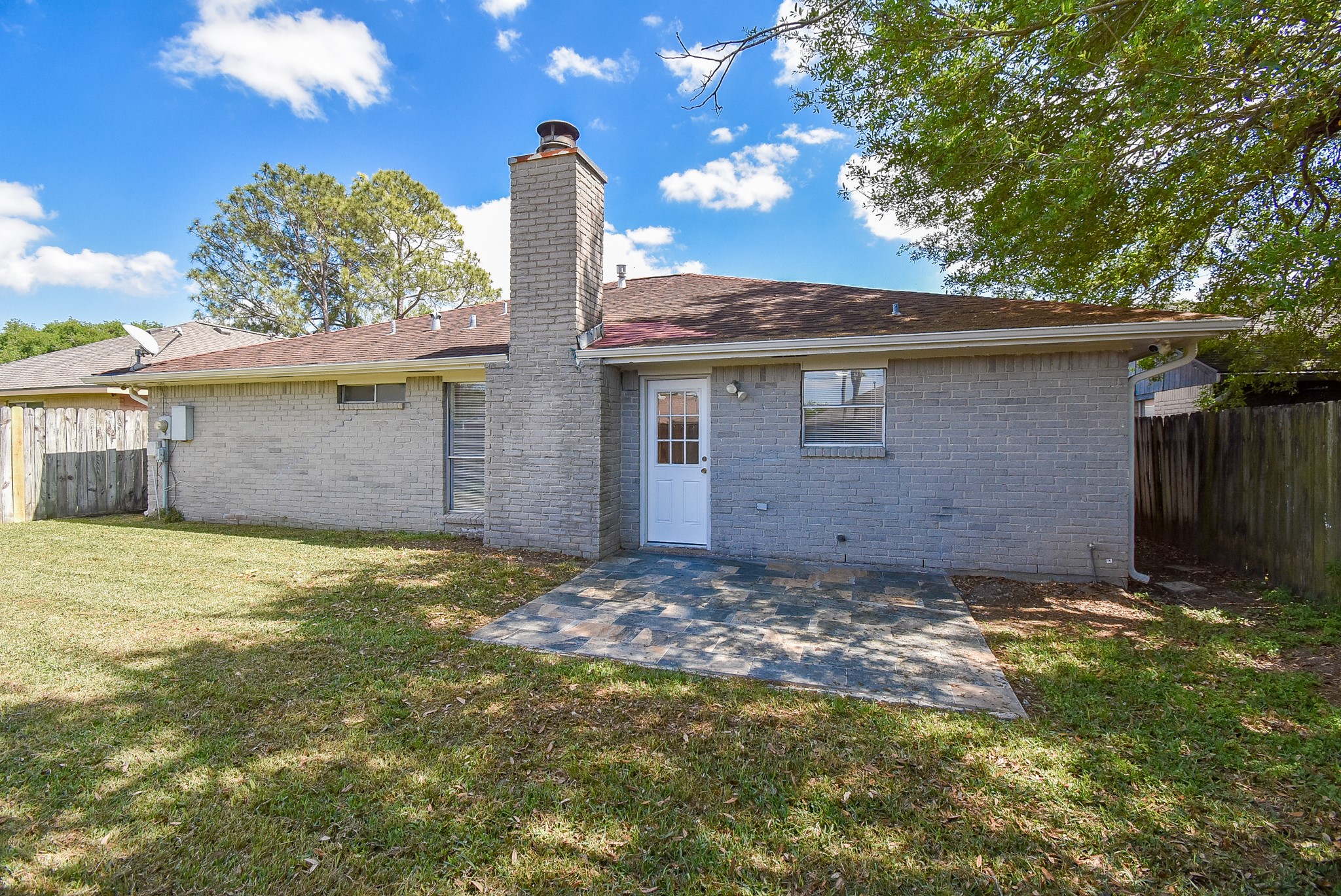 9527 Kingsvalley Drive Houston, TX 77075 - Photo 40 of 45 a view of a backyard of the house