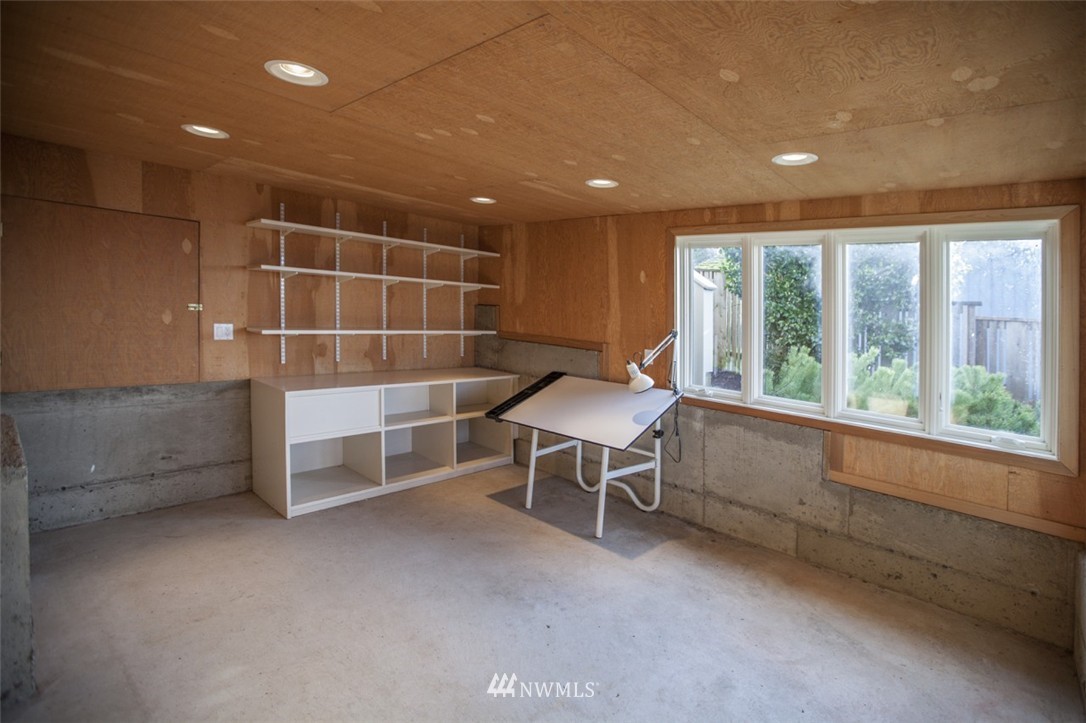 346 Bayside Road Bellingham, WA 98225 - Photo 21 of 25 a view of a room with furniture and window