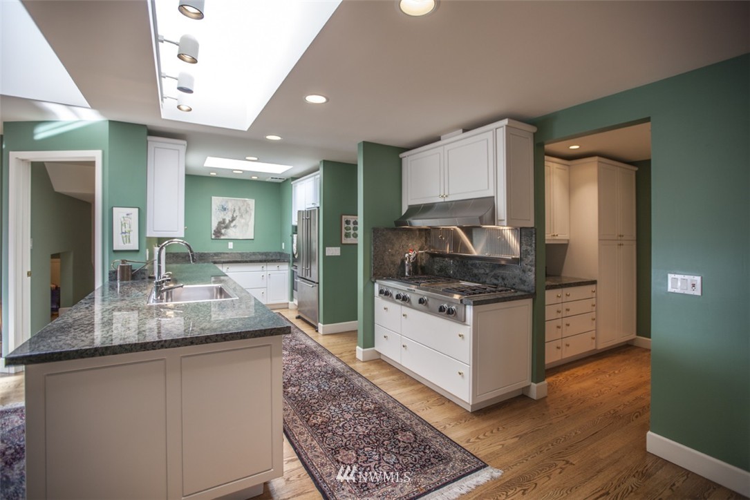 346 Bayside Road Bellingham, WA 98225 - Photo 4 of 25 a kitchen with granite countertop a sink and cabinets
