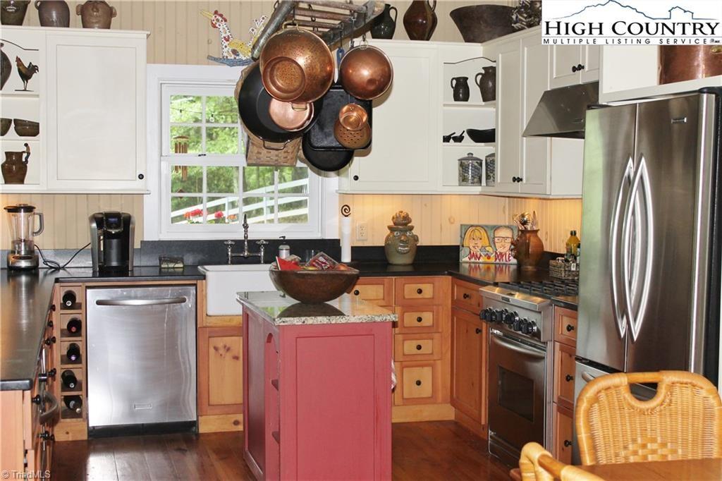 775 Justus Road Banner Elk, NC 28604 - Photo 4 of 5 Gallery Image 4