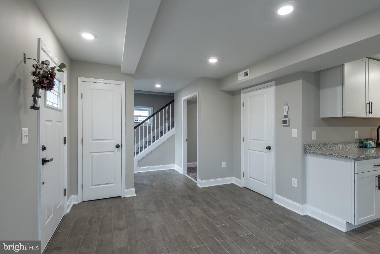 3619 Sollers Point Road Baltimore, MD 21222 - Photo 11 of 34
