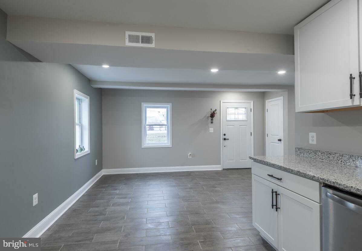 3619 Sollers Point Road Baltimore, MD 21222 - Photo 13 of 34