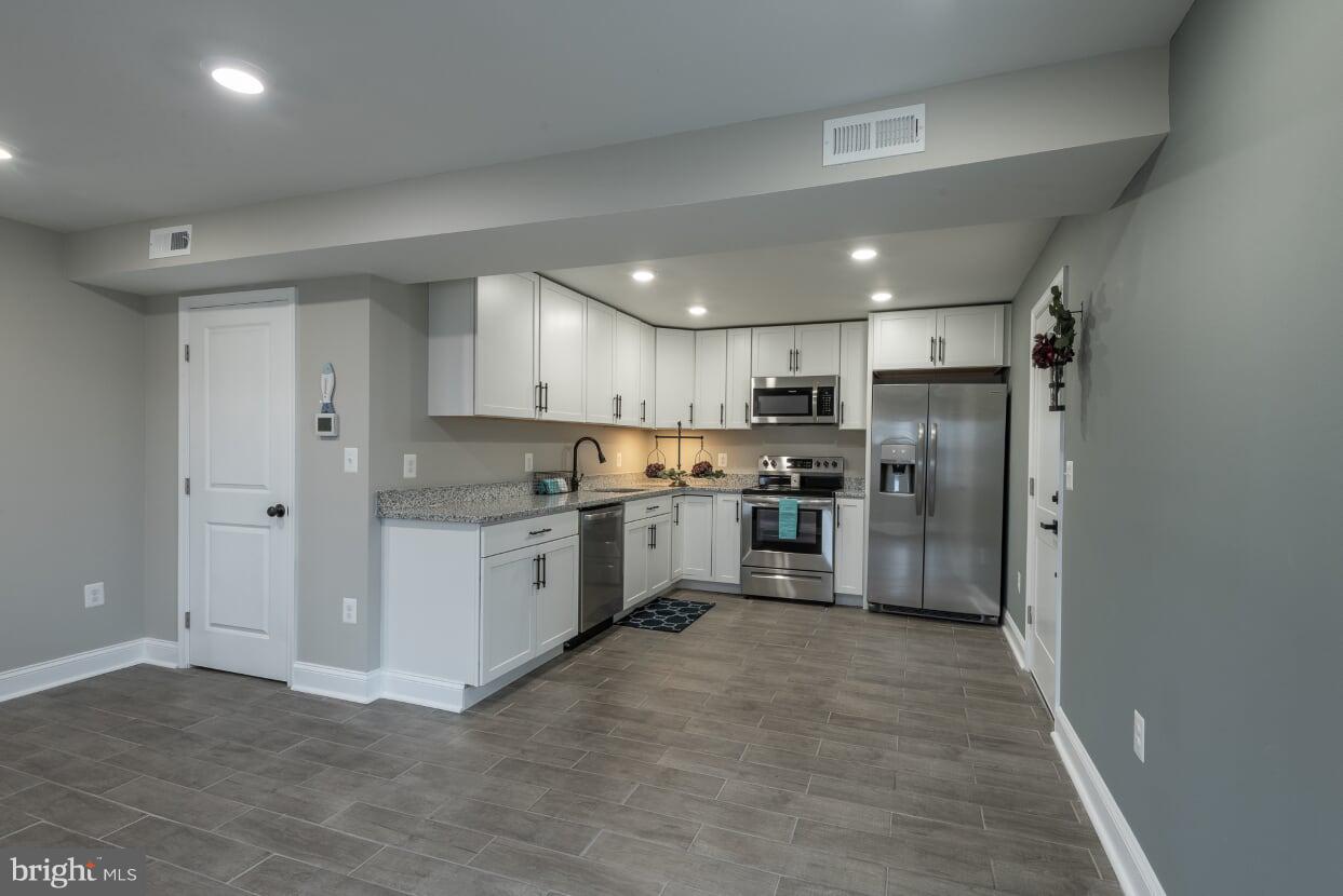 3619 Sollers Point Road Baltimore, MD 21222 - Photo 8 of 34