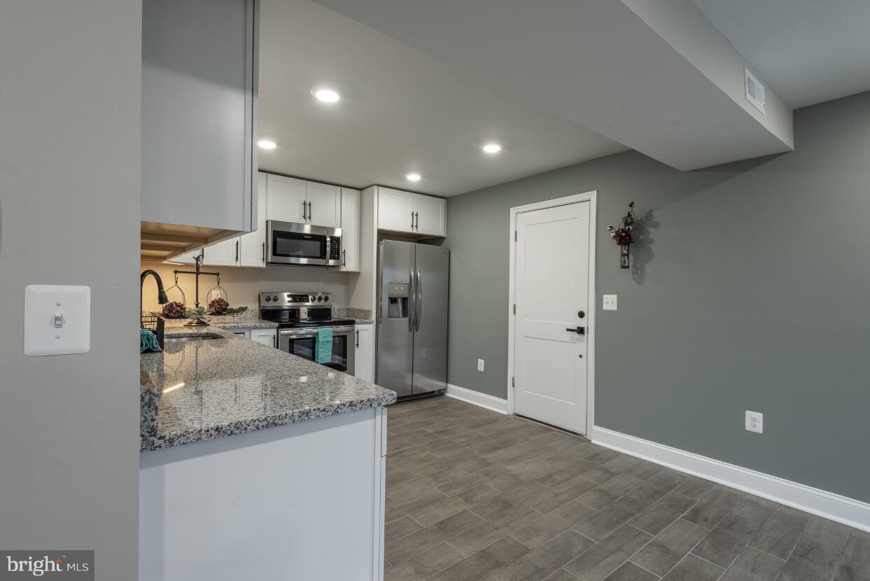 3619 Sollers Point Road Baltimore, MD 21222 - Photo 10 of 34