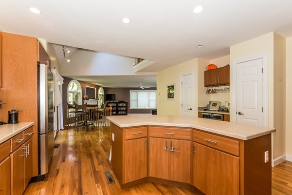 48 Taylor Road Marlborough, MA 01752 - Photo 8 of 24 Gallery Image 8