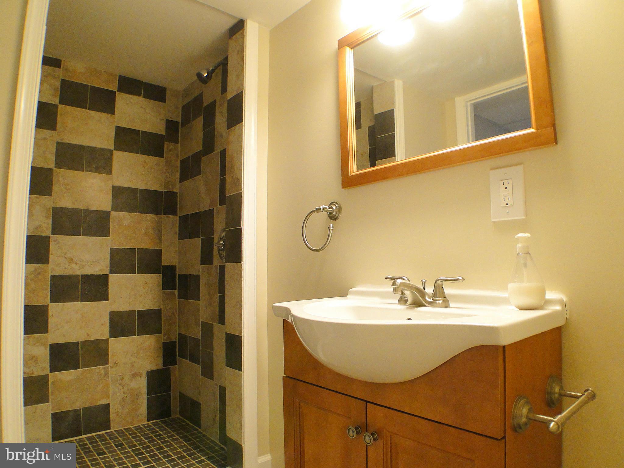 8554 Kavanagh Road Baltimore, MD 21222 - Photo 16 of 28 Bath