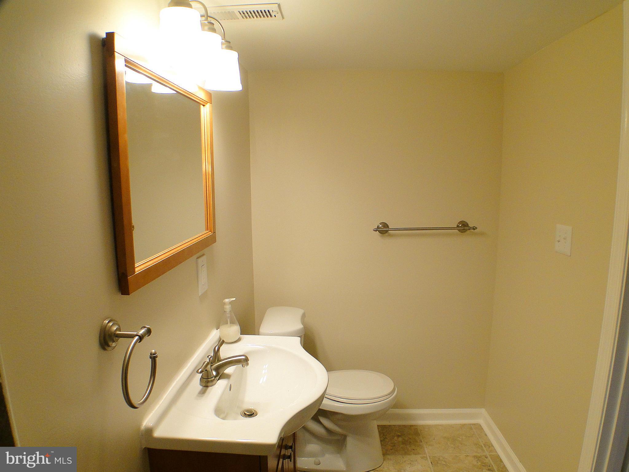 8554 Kavanagh Road Baltimore, MD 21222 - Photo 18 of 28 Bath
