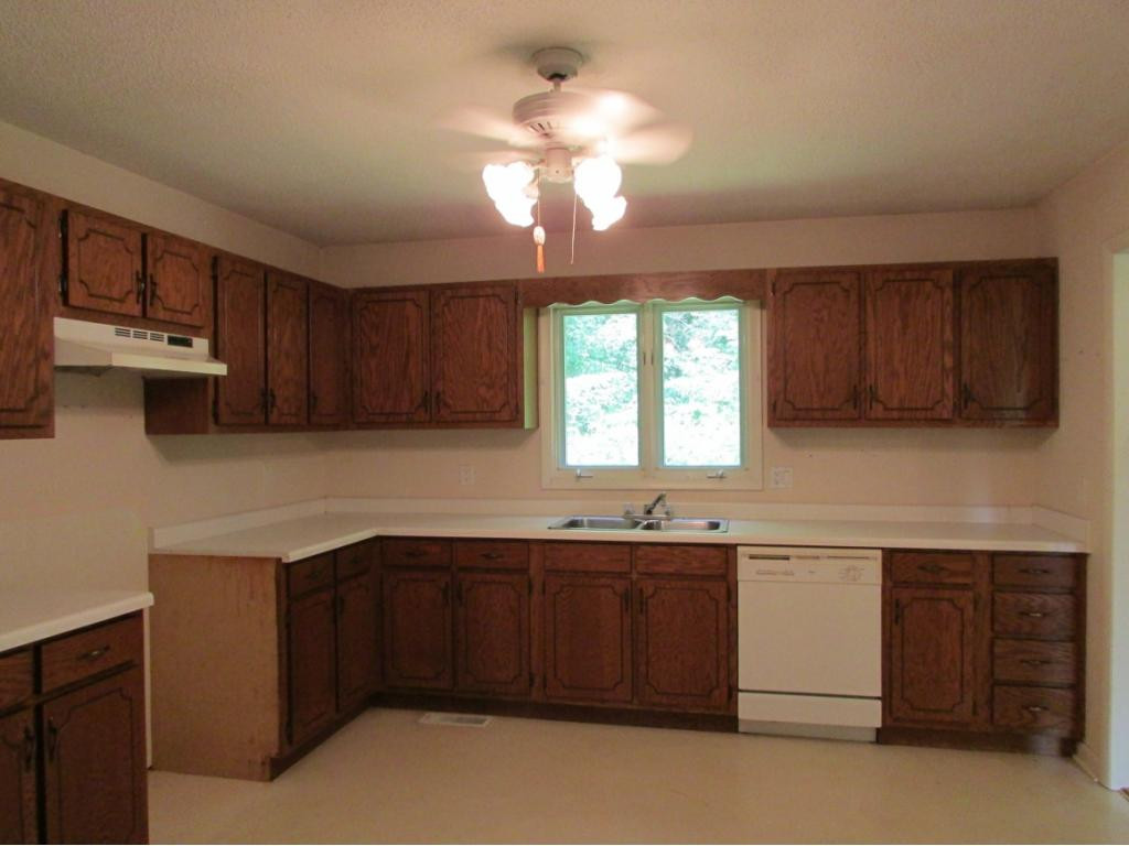 225 Short Coal Chute Road Elizabethton, TN 37643 - Photo 8 of 30 Photo 9