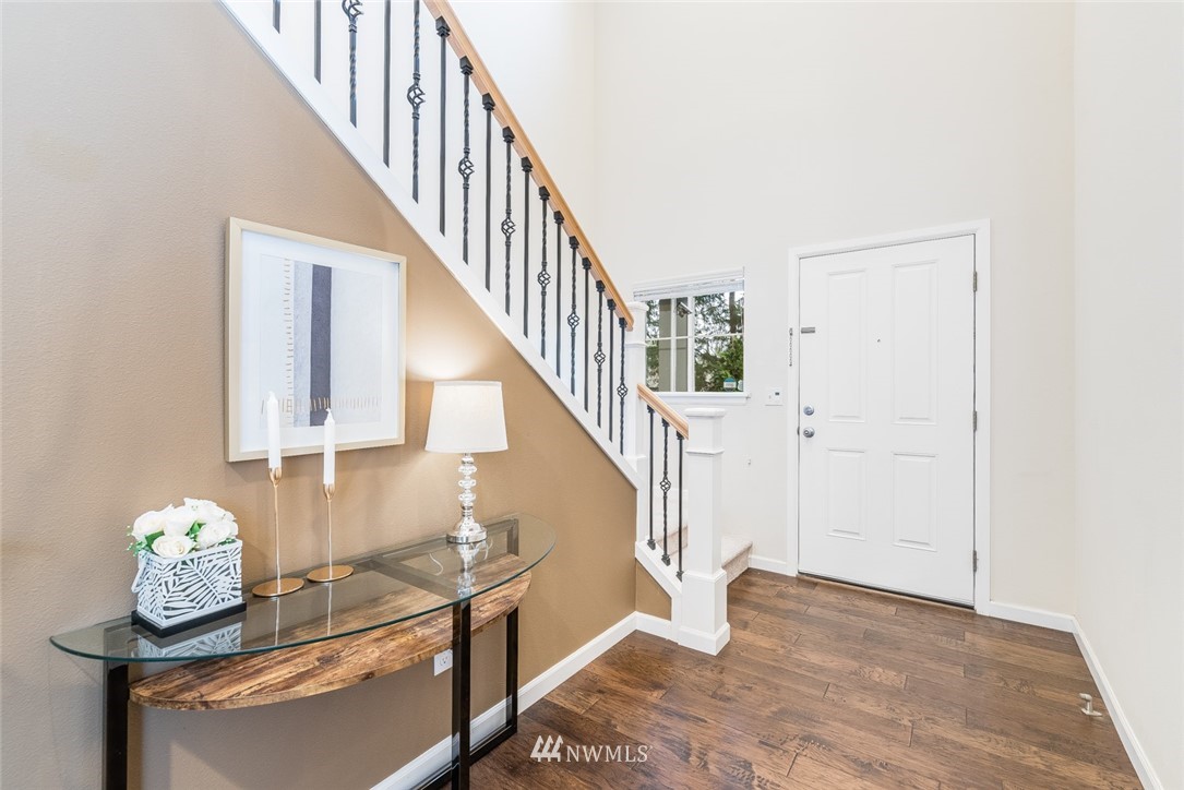 17809 46th Drive Southeast Bothell, WA 98012 - Photo 6 of 35 a view of entryway and hall