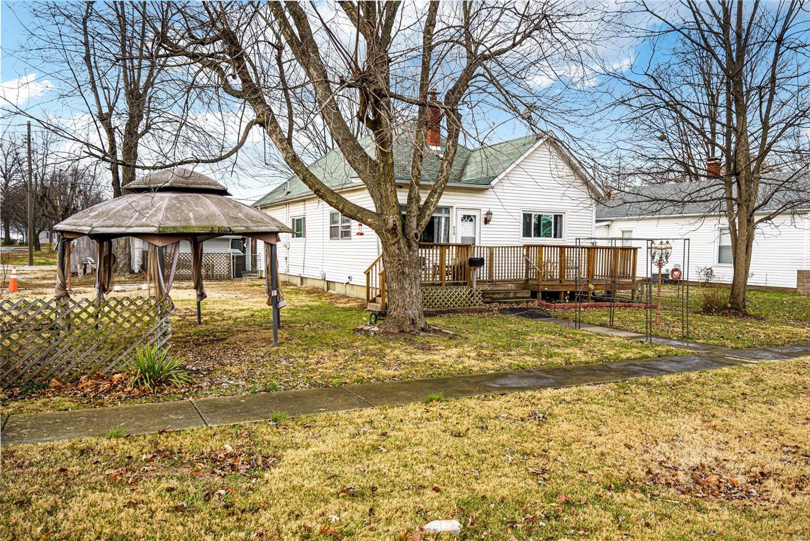 910 Madison Street Gillespie, IL 62033 - Photo 2 of 26 Gallery Image 2