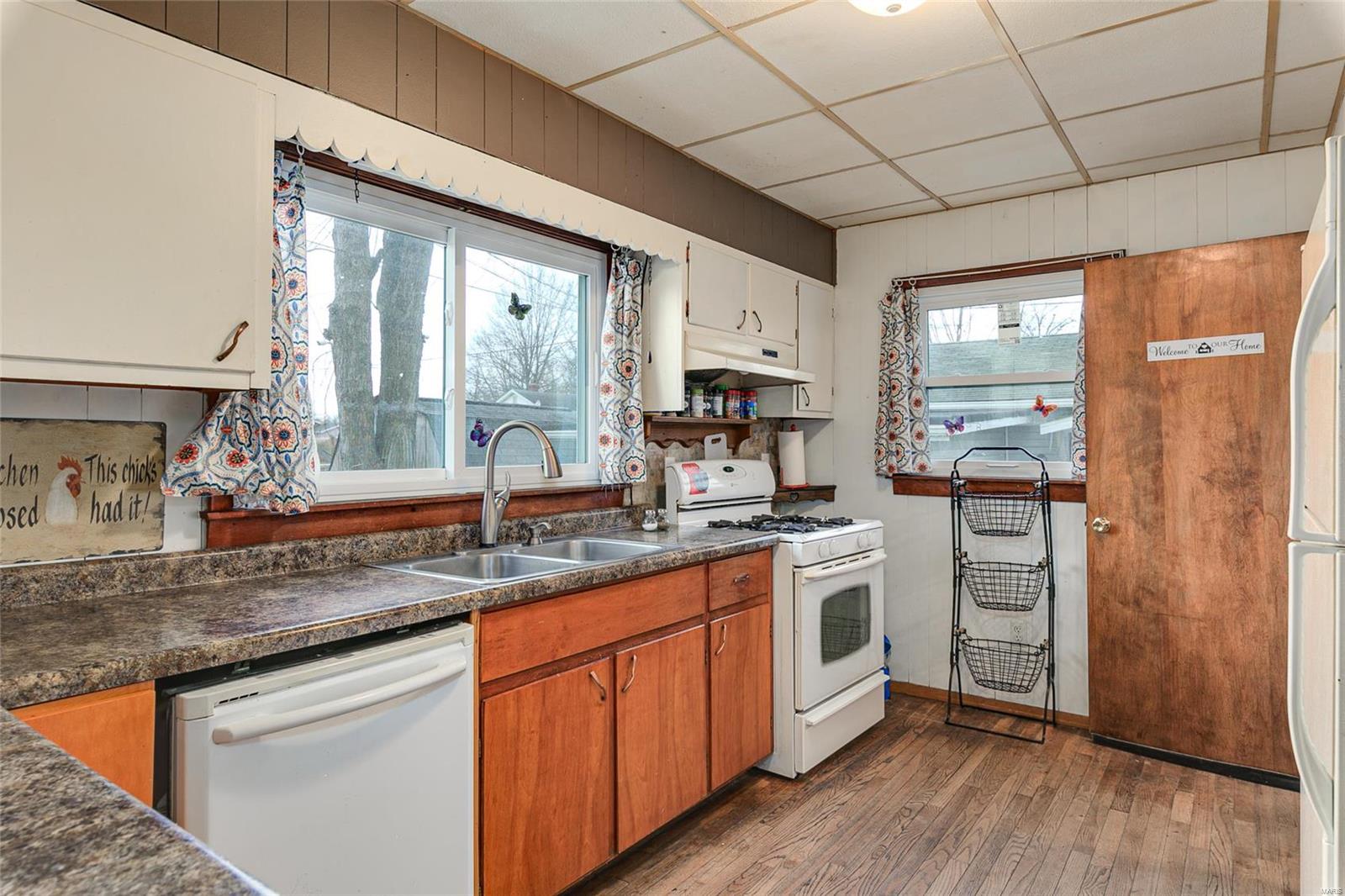 910 Madison Street Gillespie, IL 62033 - Photo 12 of 26 Gallery Image 12