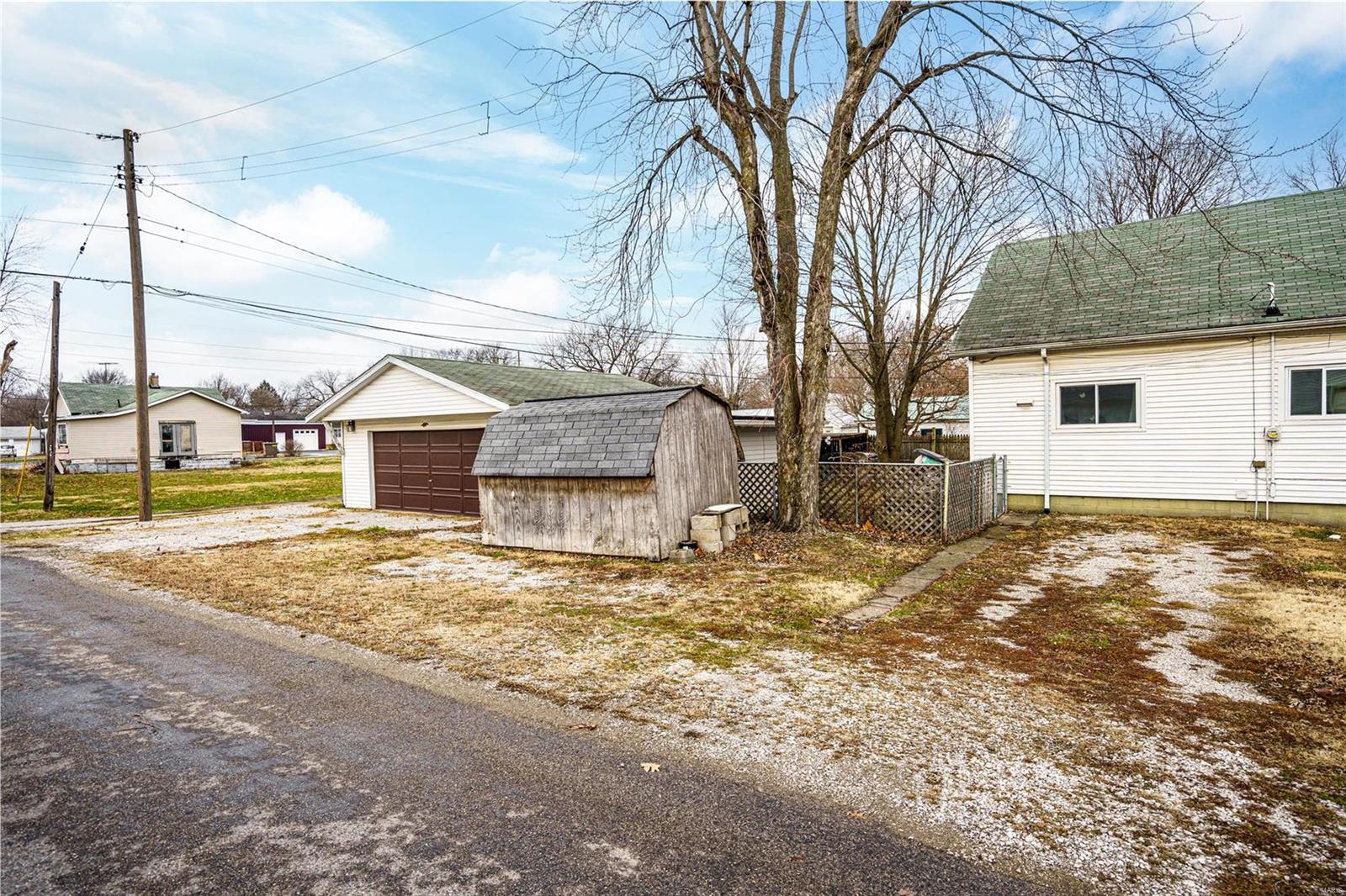 910 Madison Street Gillespie, IL 62033 - Photo 23 of 26 Gallery Image 23