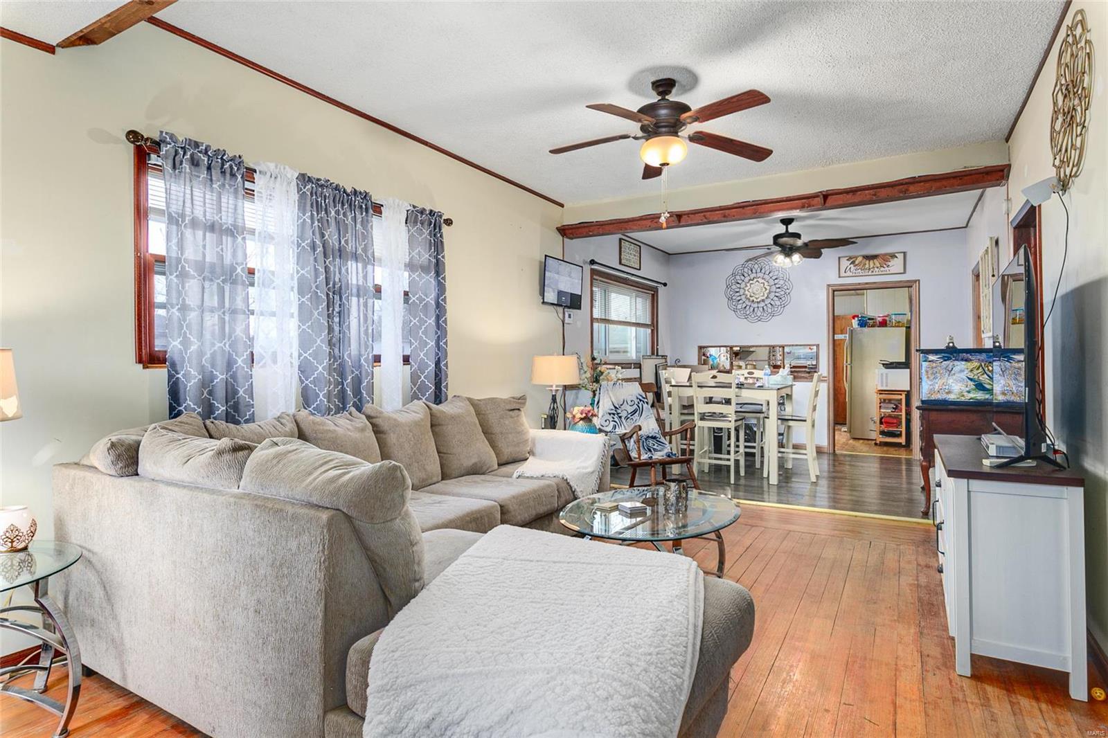 910 Madison Street Gillespie, IL 62033 - Photo 4 of 26 Gallery Image 4