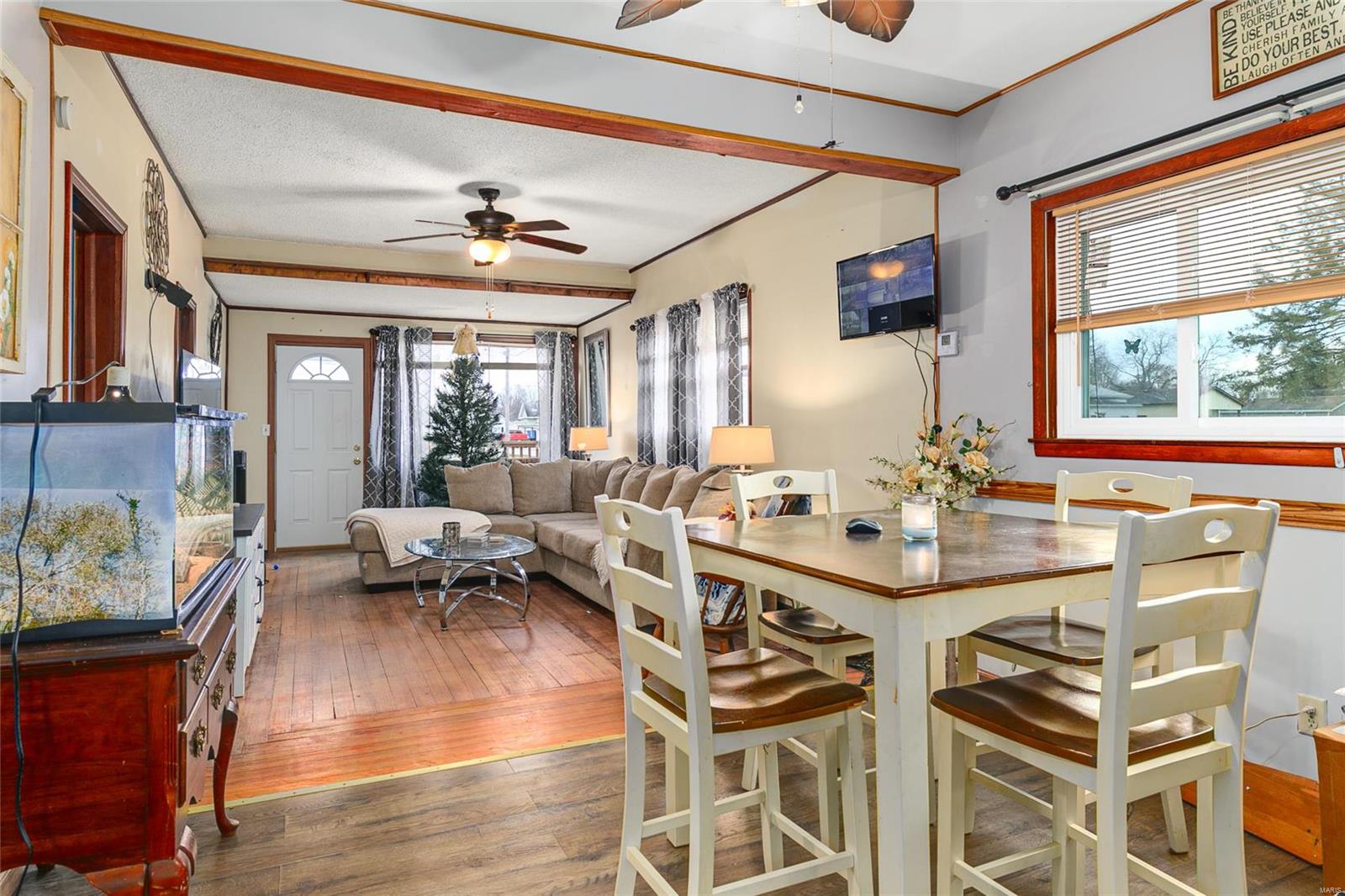 910 Madison Street Gillespie, IL 62033 - Photo 6 of 26 Gallery Image 6