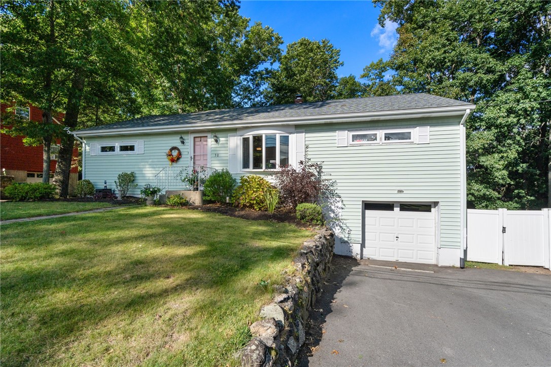 30 Lockwood Road Cumberland, RI 02864 - Photo 3 of 42 Gallery Image 3