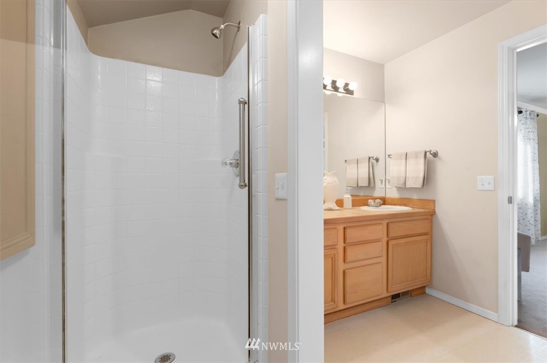 18346 Rainier View Road Southeast Monroe, WA 98272 - Photo 22 of 40 a room with a washer and dryer
