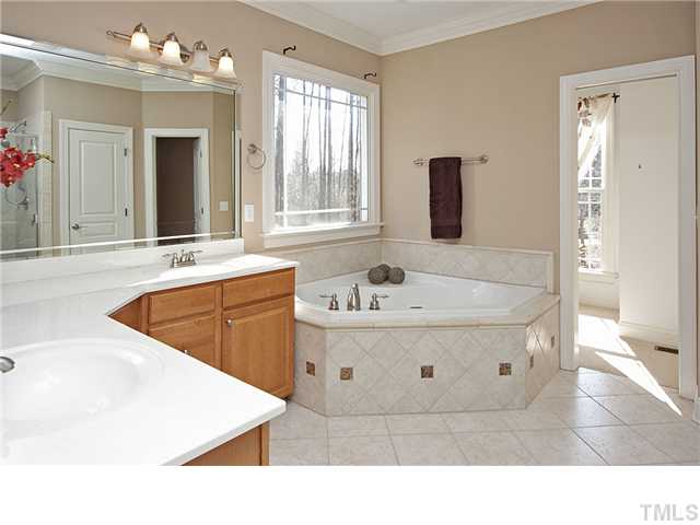 3212 Signature Lane Raleigh, NC 27606 - Photo 10 of 12 Gallery Image 10