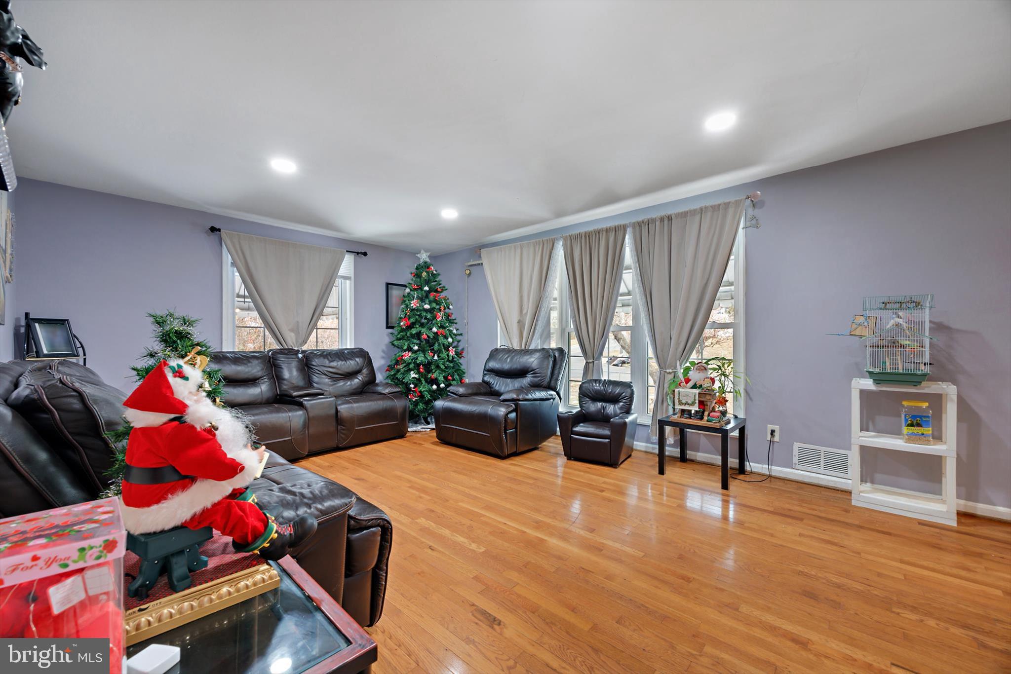 5401 Kenmont Road Oxon Hill, MD 20745 - Photo 12 of 39 a living room with furniture and a wooden floor