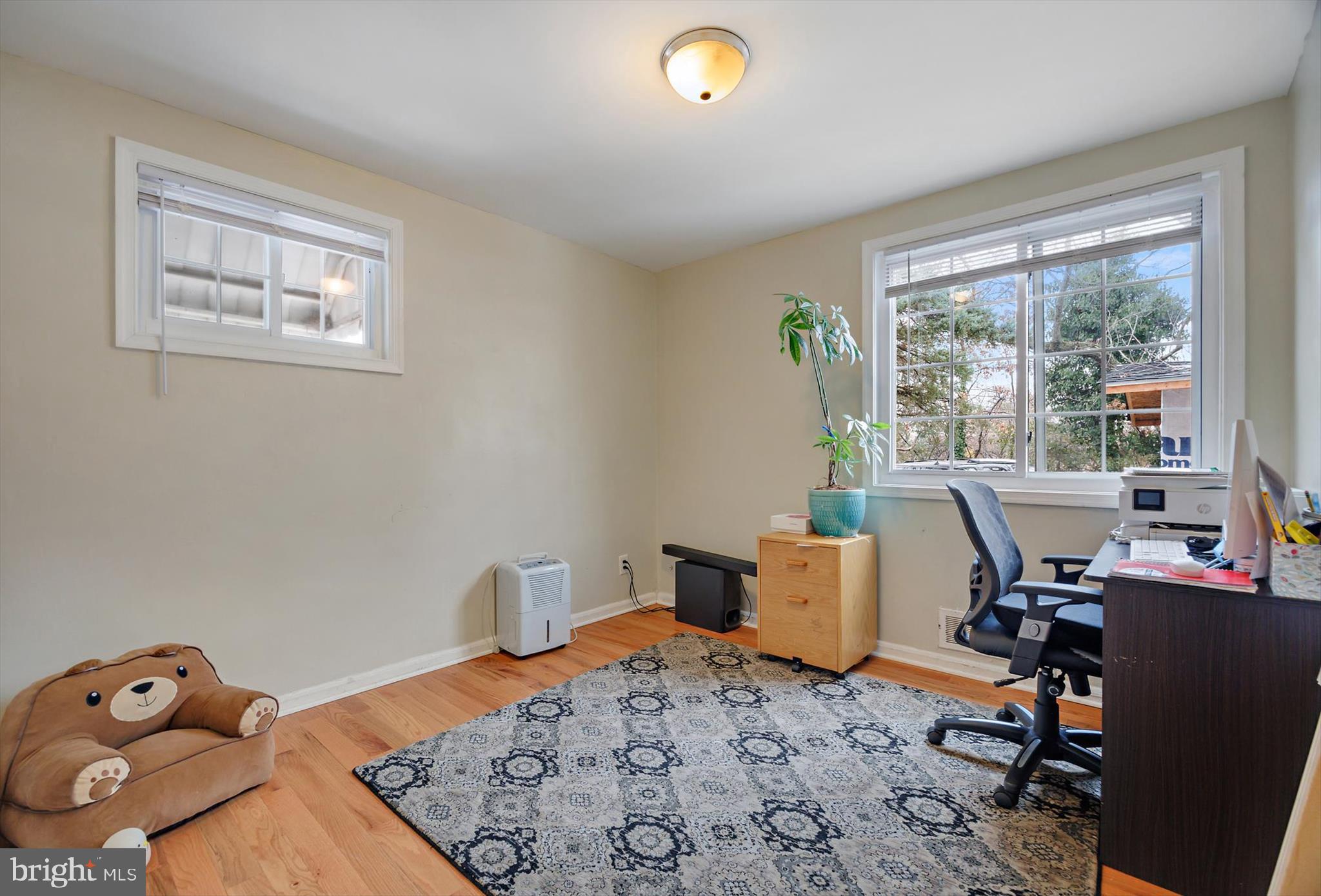 5401 Kenmont Road Oxon Hill, MD 20745 - Photo 18 of 39 a bedroom with a workspace