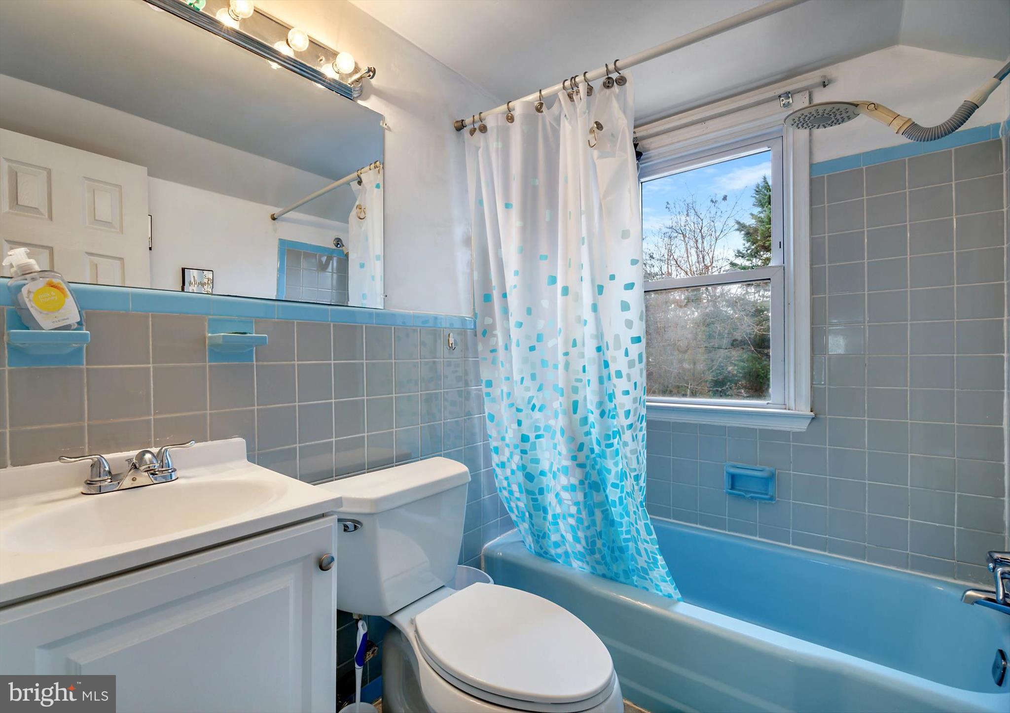 5401 Kenmont Road Oxon Hill, MD 20745 - Photo 25 of 39 a bathroom with a sink toilet and shower