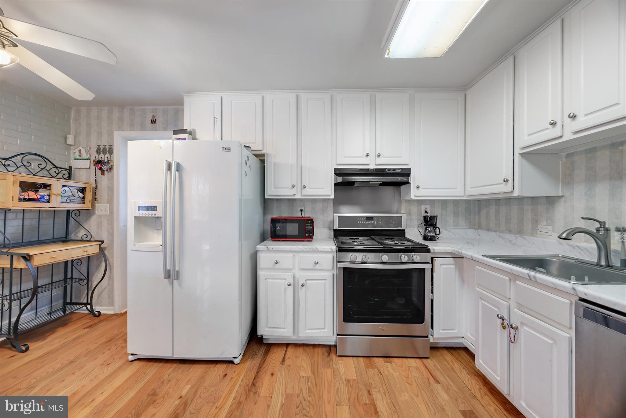 5401 Kenmont Road Oxon Hill, MD 20745 - Photo 9 of 39 a kitchen with a white stove top oven and refrigerator
