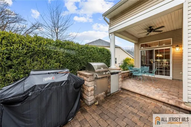 $875,000 | 6 Edgemere Drive, Kendall Park, NJ 08824