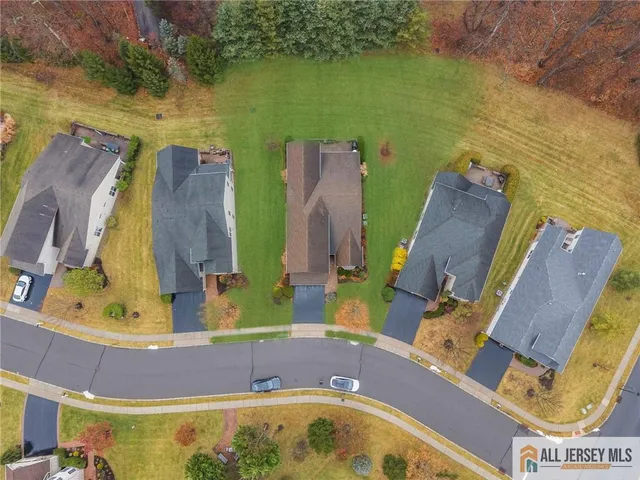 $875,000 | 6 Edgemere Drive, Kendall Park, NJ 08824