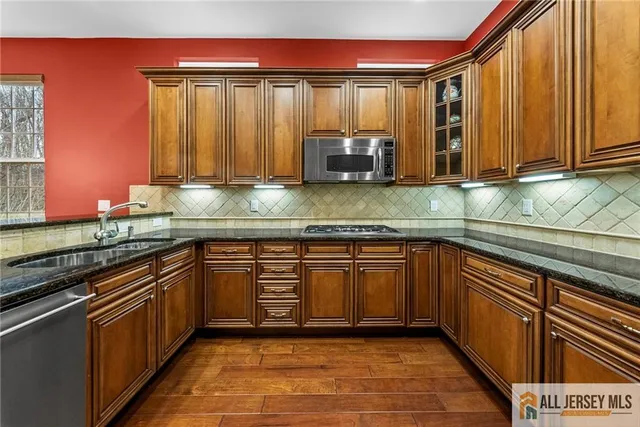 $875,000 | 6 Edgemere Drive, Kendall Park, NJ 08824