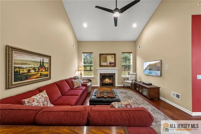 $875,000 | 6 Edgemere Drive, Kendall Park, NJ 08824