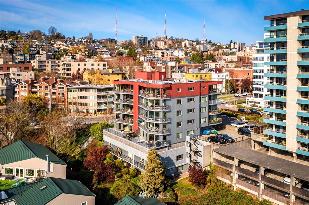 507 West Mercer Street, Unit 603 Seattle, WA 98119 - Photo 20 of 21 a city view