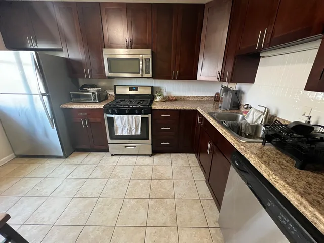 $1,550 | 4340 Wilson Avenue, Unit 5, Downers Grove, IL 60515