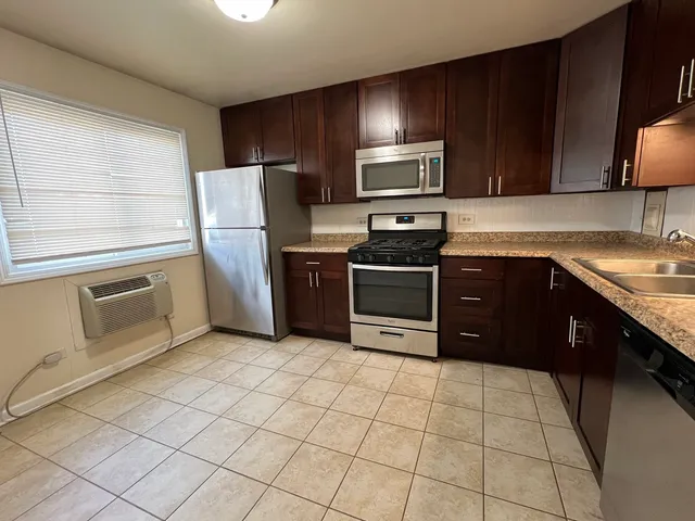 $1,550 | 4340 Wilson Avenue, Unit 5, Downers Grove, IL 60515