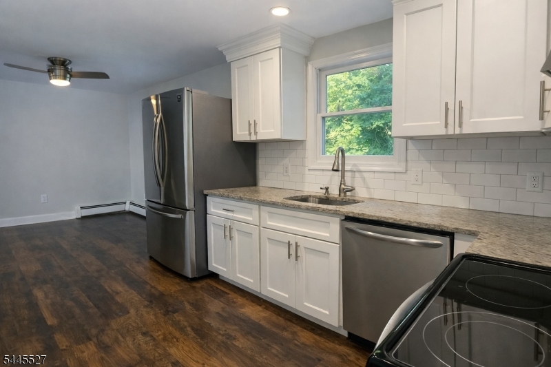 25 Essex Road Wantage, NJ 07461 - Photo 3 of 11